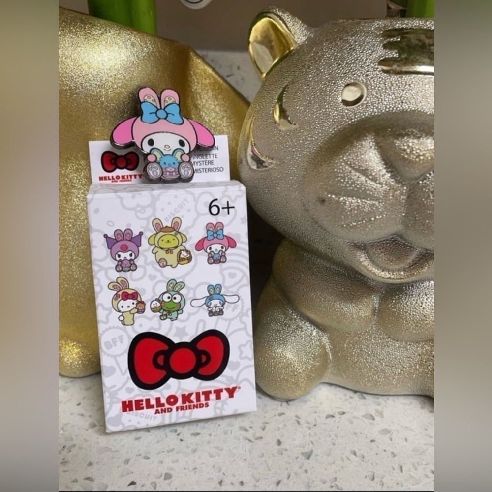 Hello Kitty Mystery Pin - Picture 5 of 5